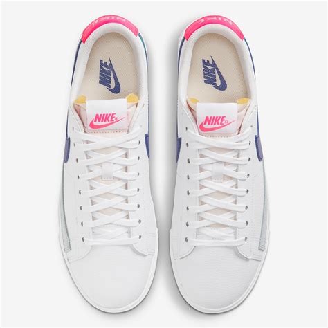 nike blazer low weiß pink|Nike Blazer Low pink swoosh.